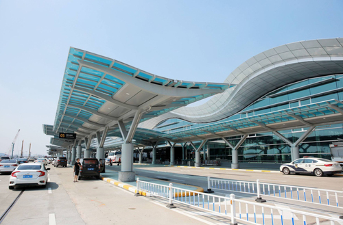 项目名称：浙江萧山国际机场
精选产品：生态免漆板
项目规划：
 杭州萧山国际机场，位于浙江省杭州市萧山区，距市中心27公里，为4F级民用运输机场，是中国十二大干线机场之一、国际定期航班机场、对外开放的一类航空口岸和国际航班备降机场。 2014年10月，成为实行72小时过境免签政策的航空口岸。